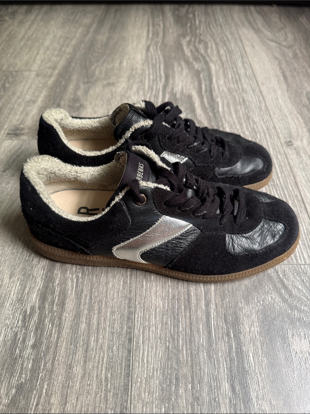 Verbenas Woman’s Black Casual Sneakers with Silver Accent